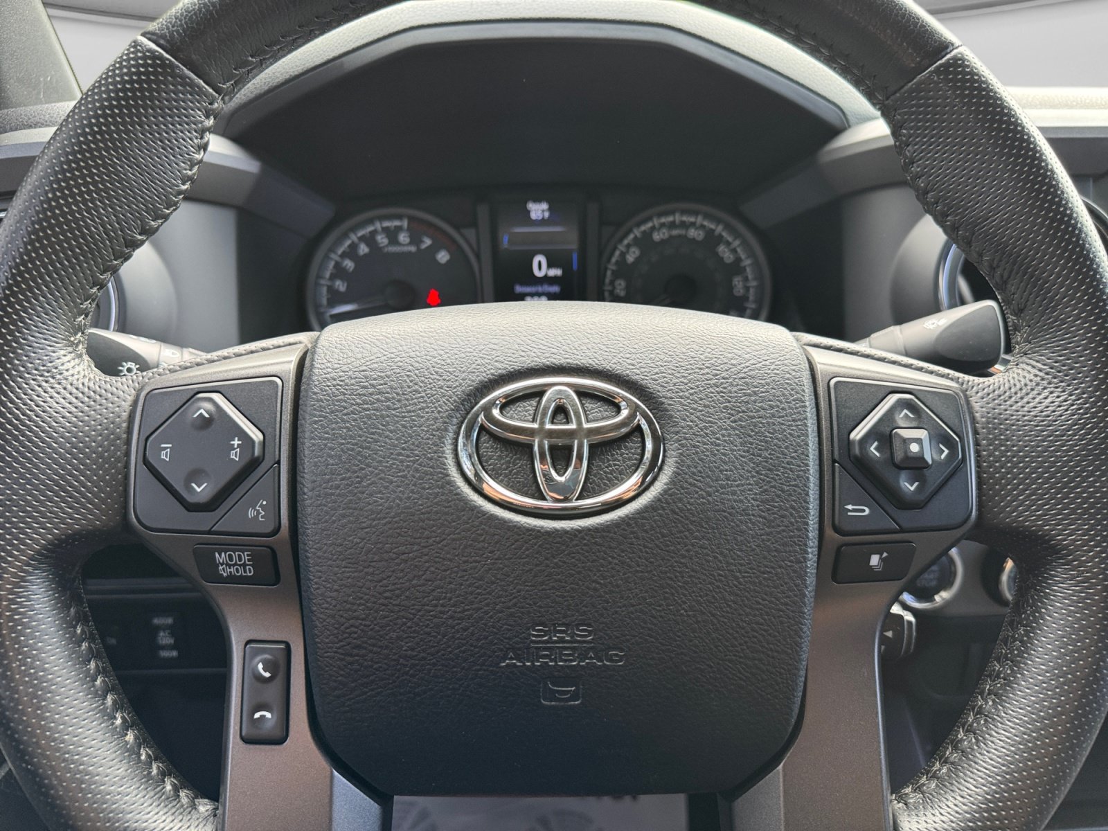 Used 2016 Toyota Tacoma TRD Sport w/ Premium & Technology Package AWD/4WD image 18