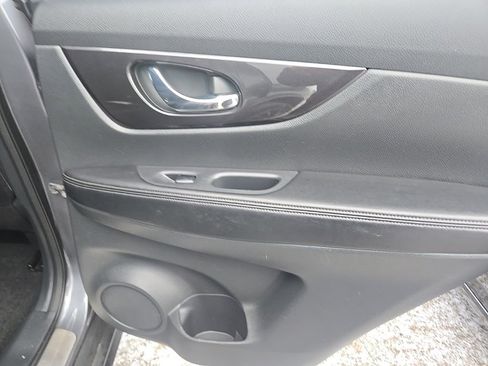 Used 2018 Nissan Rogue SV w/ Premium Package image 29