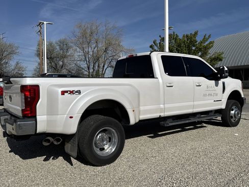 Used 2018 Ford F350 Lariat w/ Lariat Ultimate Package image 3