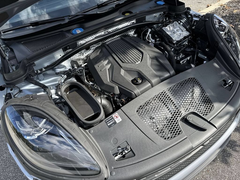 Certified 2026 Porsche Macan AWD/4WD image 22
