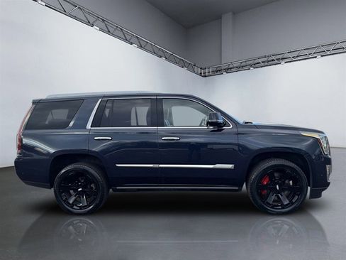 Used 2019 Cadillac Escalade Platinum image 3