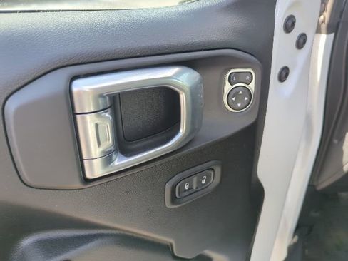 Used 2023 Jeep Gladiator Willys image 24