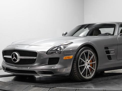 Used 2012 Mercedes-Benz SLS AMG Coupe image 6
