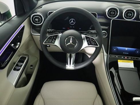Used 2026 Mercedes-Benz GLC 300 4MATIC image 11