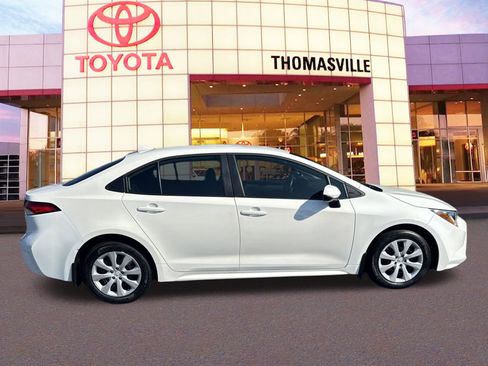 Used 2025 Toyota Corolla LE image 4