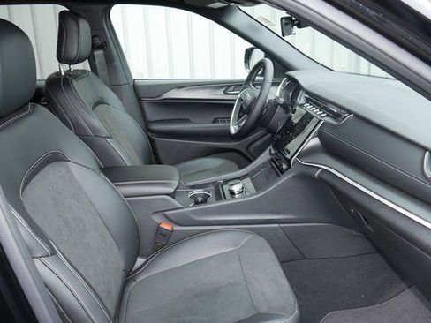 New 2025 Jeep Grand Cherokee L Altitude AWD/4WD image 29