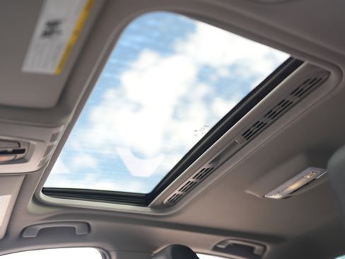 Used 2016 BMW 320i xDrive Sedan image 25