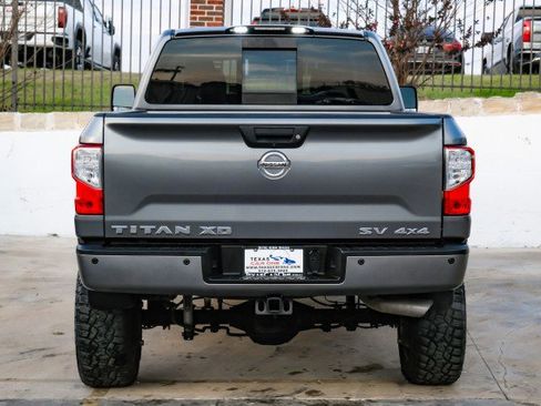 Used 2017 Nissan Titan SV image 5