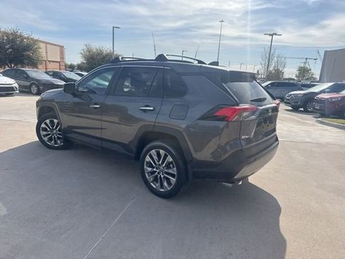 Used 2022 Toyota RAV4 Limited image 5