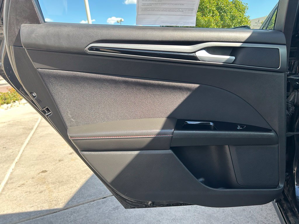 Used 2015 Ford Fusion SE w/ Equipment Group 201A FWD image 25