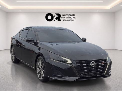 Used 2023 Nissan Altima 2.0 SR FWD image 1