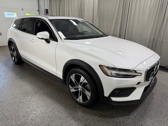 Used 2022 Volvo V60 T5 Cross Country w/ Advanced Package AWD/4WD image 3