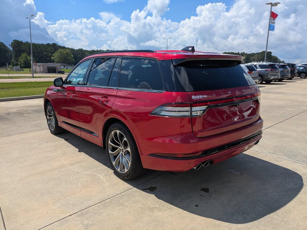 Used 2026 Lincoln Aviator 2WD image 3