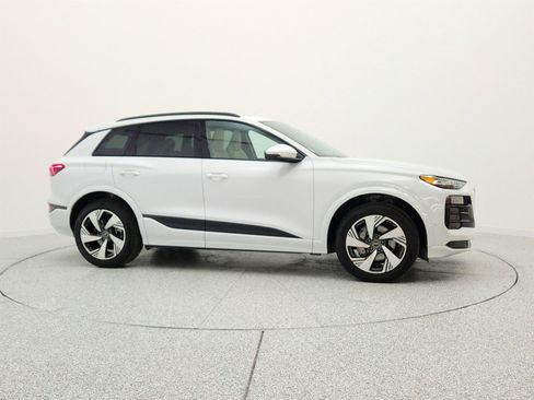 Used 2025 Audi Q6 e-tron Premium Plus AWD/4WD image 4