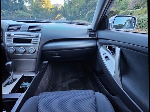 Used 2011 Toyota Camry SE image 34