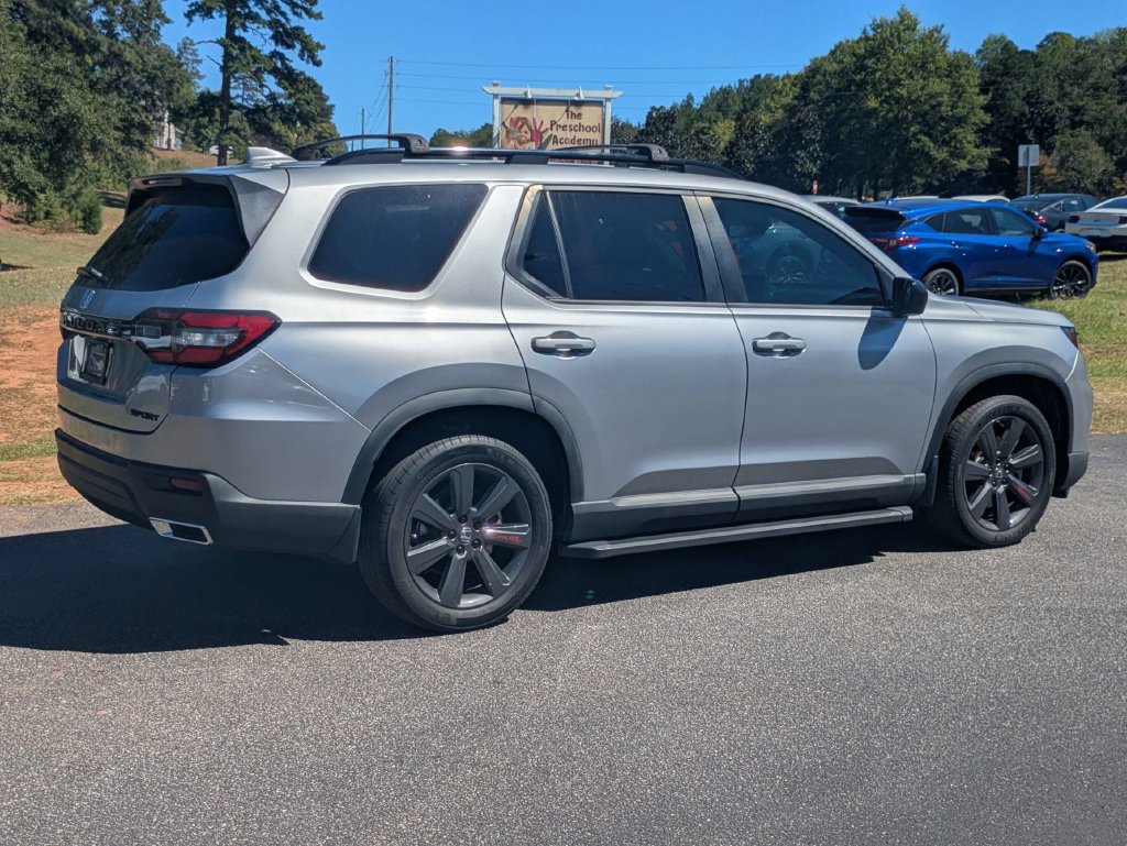 Used 2023 Honda Pilot Sport image 4