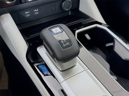 New 2026 Mitsubishi Outlander SE image 13