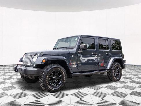 Used 2017 Jeep Wrangler Unlimited Sahara w/ Connectivity Group AWD/4WD image 6