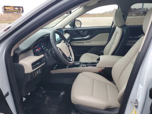 New 2026 Lincoln Corsair Premiere image 12