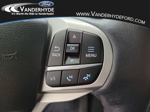 Used 2022 Ford Explorer XLT image 25