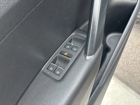 Used 2017 Volkswagen Passat 1.8T S image 18