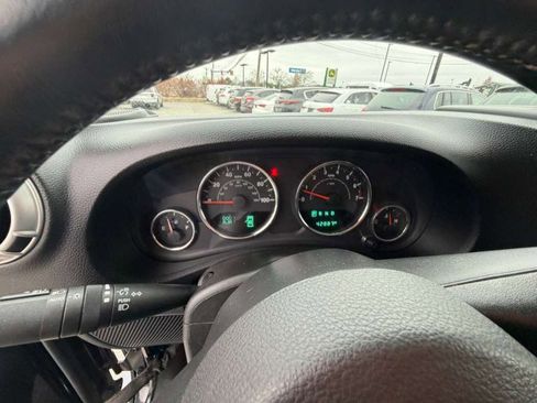 Used 2017 Jeep Wrangler Unlimited Sahara w/ Connectivity Group image 9