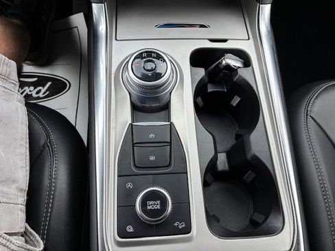 Used 2023 Ford Explorer XLT w/ Equipment Group 202A image 29