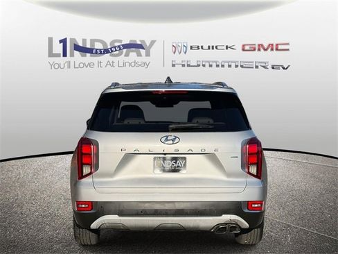 Used 2022 Hyundai Palisade SEL w/ Premium Package image 3