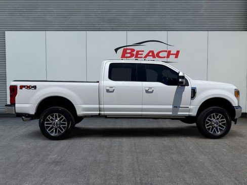 Used 2017 Ford F250 Lariat w/ Lariat Ultimate Package AWD/4WD image 9