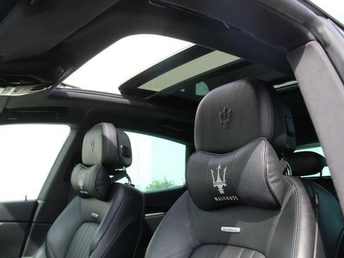 Used 2020 Maserati Levante S image 24