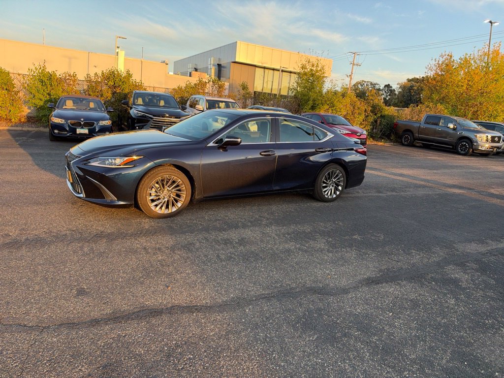 Used 2025 Lexus ES 350 w/ Luxury Package FWD image 1