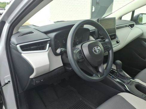 Used 2025 Toyota Corolla LE FWD image 5