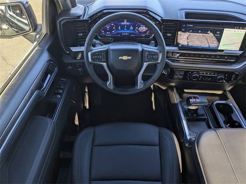 Used 2025 Chevrolet Silverado 1500 LTZ image 12