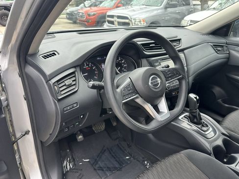 Used 2018 Nissan Rogue S image 29