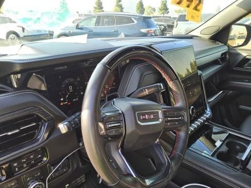 Used 2025 GMC Yukon AT4 Ultimate w/ LPO, Illumination Package AWD/4WD image 3
