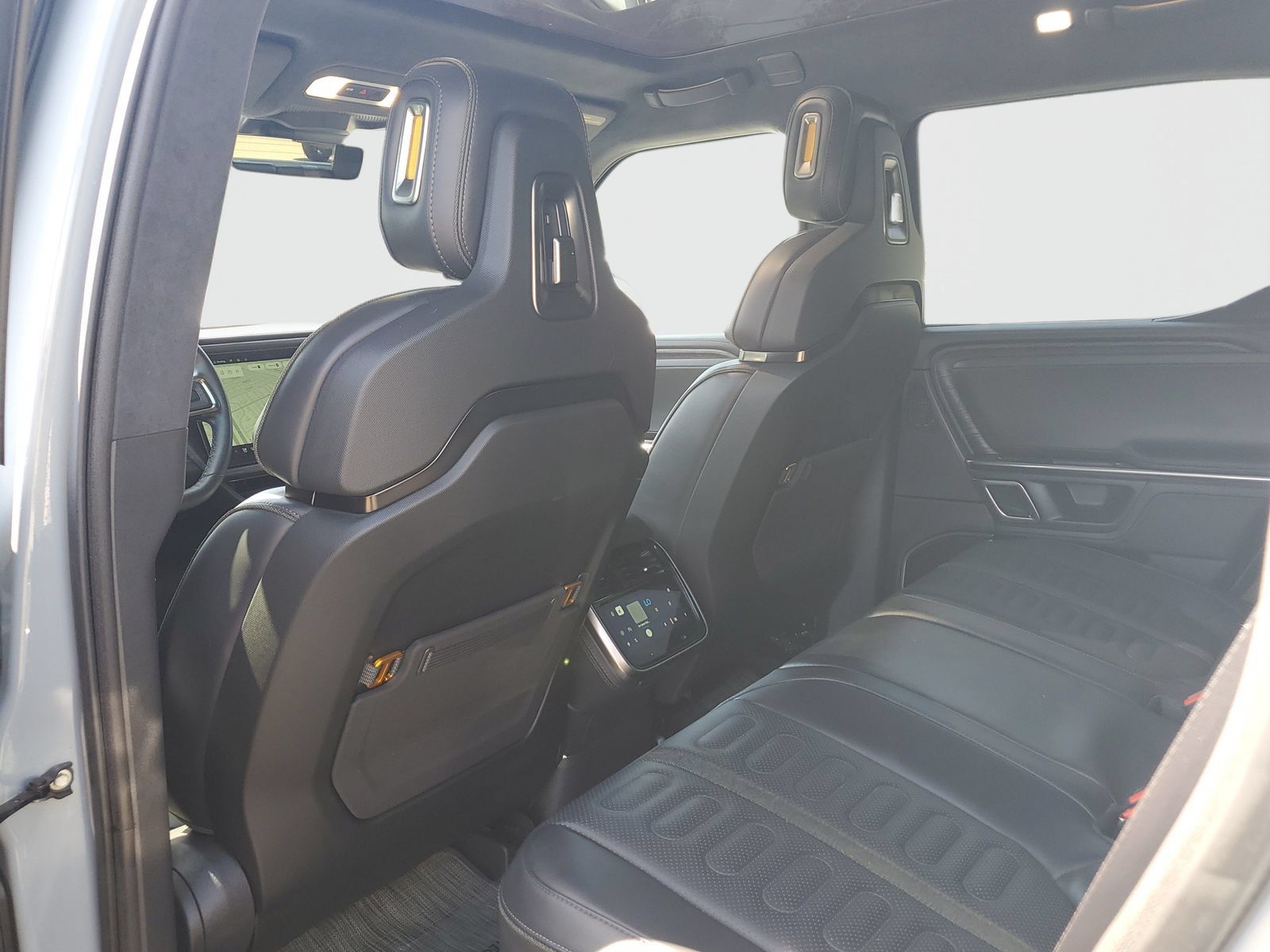 Used 2024 Rivian R1T Adventure Dual AWD/4WD image 14