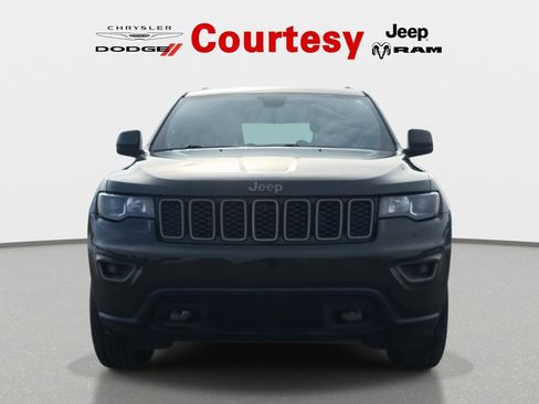 Used 2016 Jeep Grand Cherokee Laredo 75th Anniversary image 9