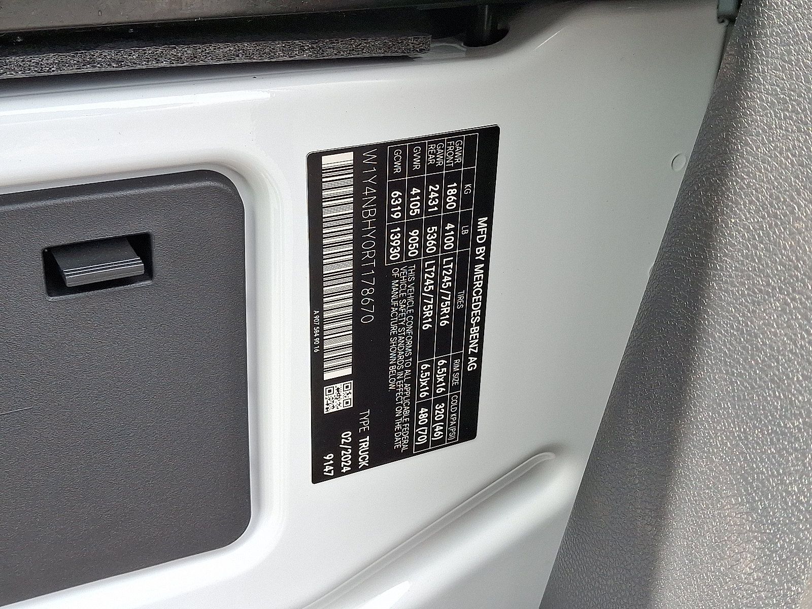 Used 2024 Mercedes-Benz Sprinter 2500 image 27