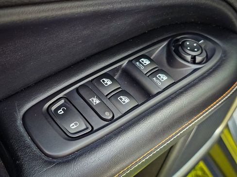 Used 2018 Jeep Compass Latitude w/ Popular Equipment Group AWD/4WD image 10