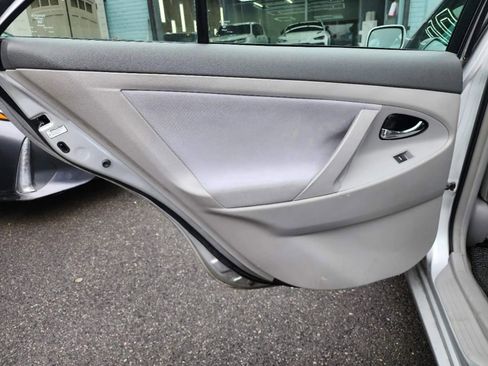 Used 2010 Toyota Camry image 9