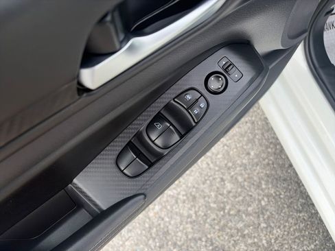 Used 2025 Nissan Altima 2.5 SV FWD image 12