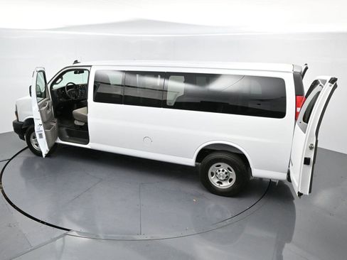 Used 2025 Chevrolet Express 3500 LS image 35