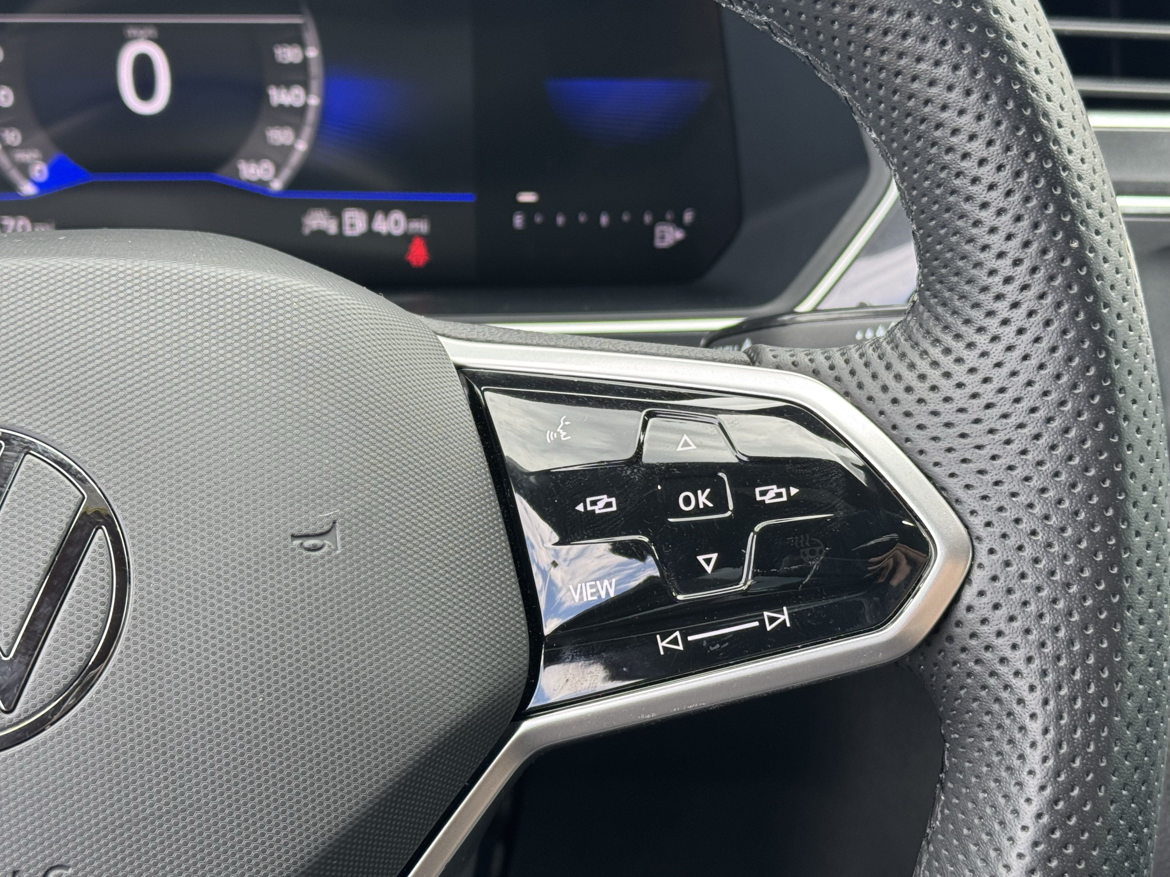 Certified 2023 Volkswagen Tiguan SE R-Line FWD image 20