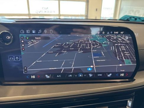 New 2026 Chevrolet Traverse LT w/ Sun and Wheel Package image 4