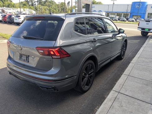 Used 2022 Volkswagen Tiguan SE R-Line AWD/4WD image 6