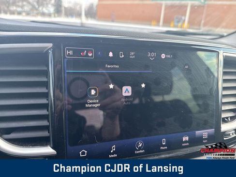 Used 2024 Chrysler Pacifica Touring-L image 34