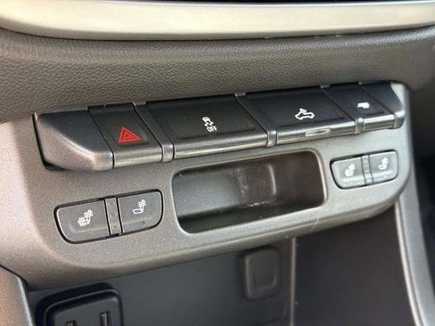 Used 2022 Chevrolet Colorado LT w/ Luxury Package RWD image 24