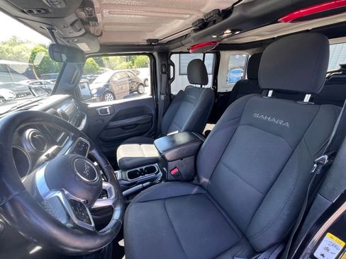 Used 2019 Jeep Wrangler Unlimited Sahara image 12