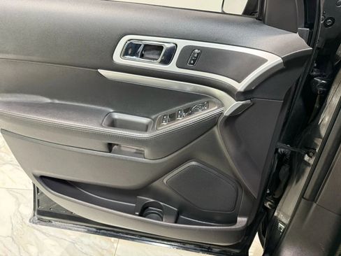 Used 2013 Ford Explorer XLT image 12