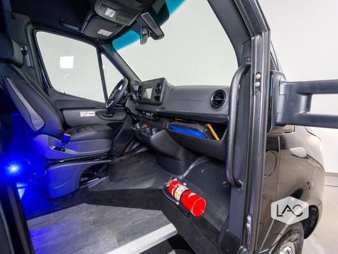 Used 2024 Mercedes-Benz Sprinter 3500 image 22